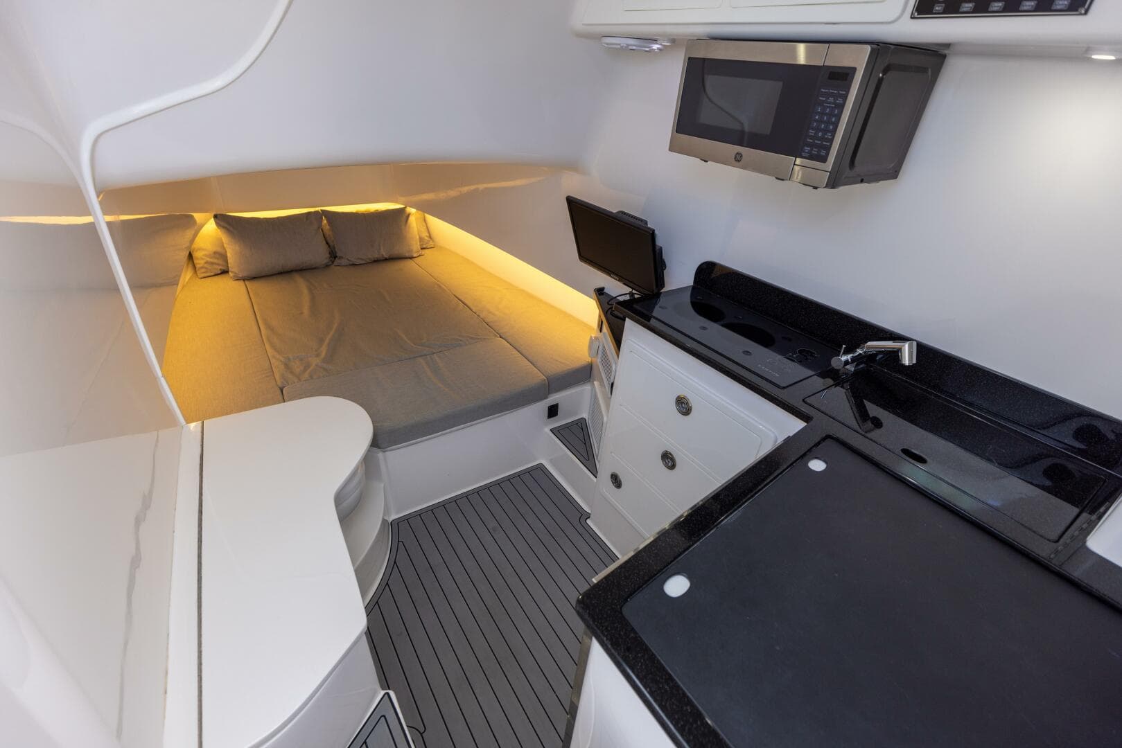 2021 Contender 39 FA