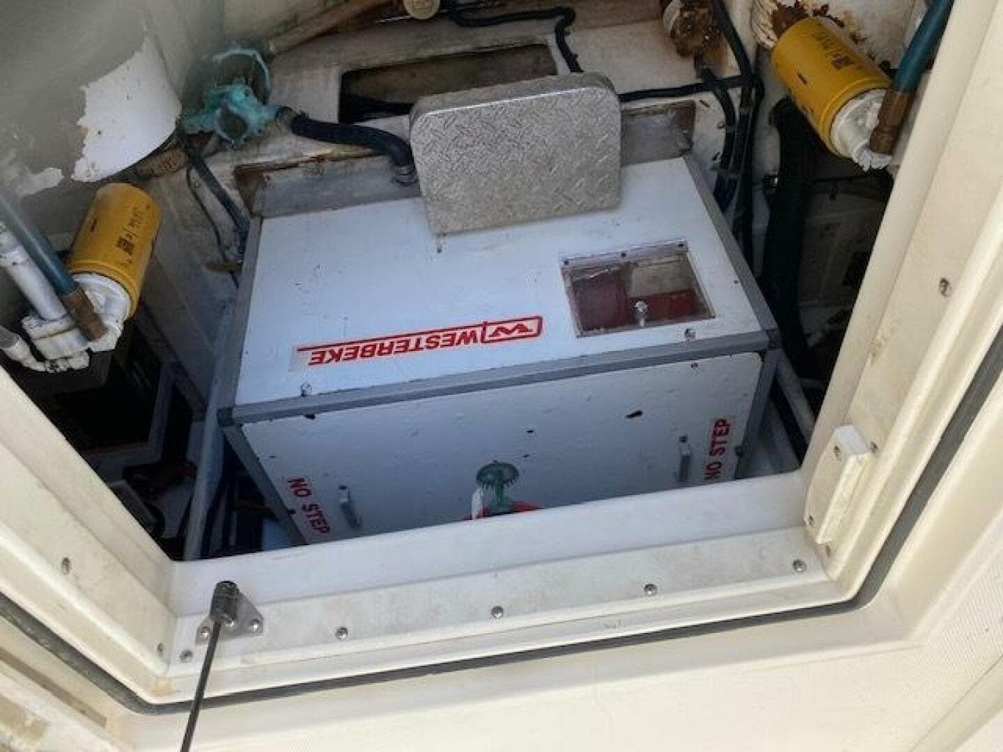 2000 Cabo 35 Express