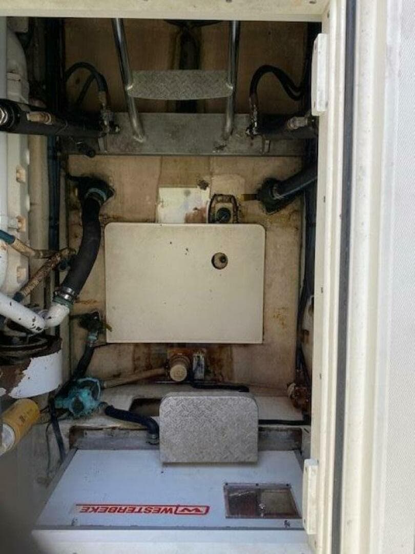 2000 Cabo 35 Express