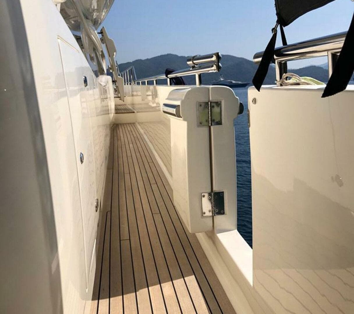 2008 Ferretti Yachts 830