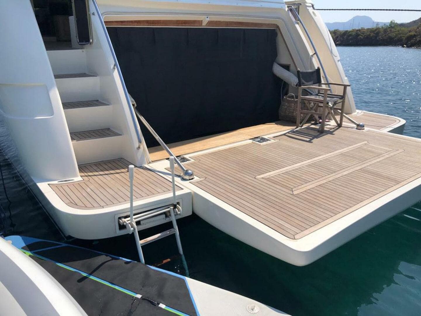 2008 Ferretti Yachts 830