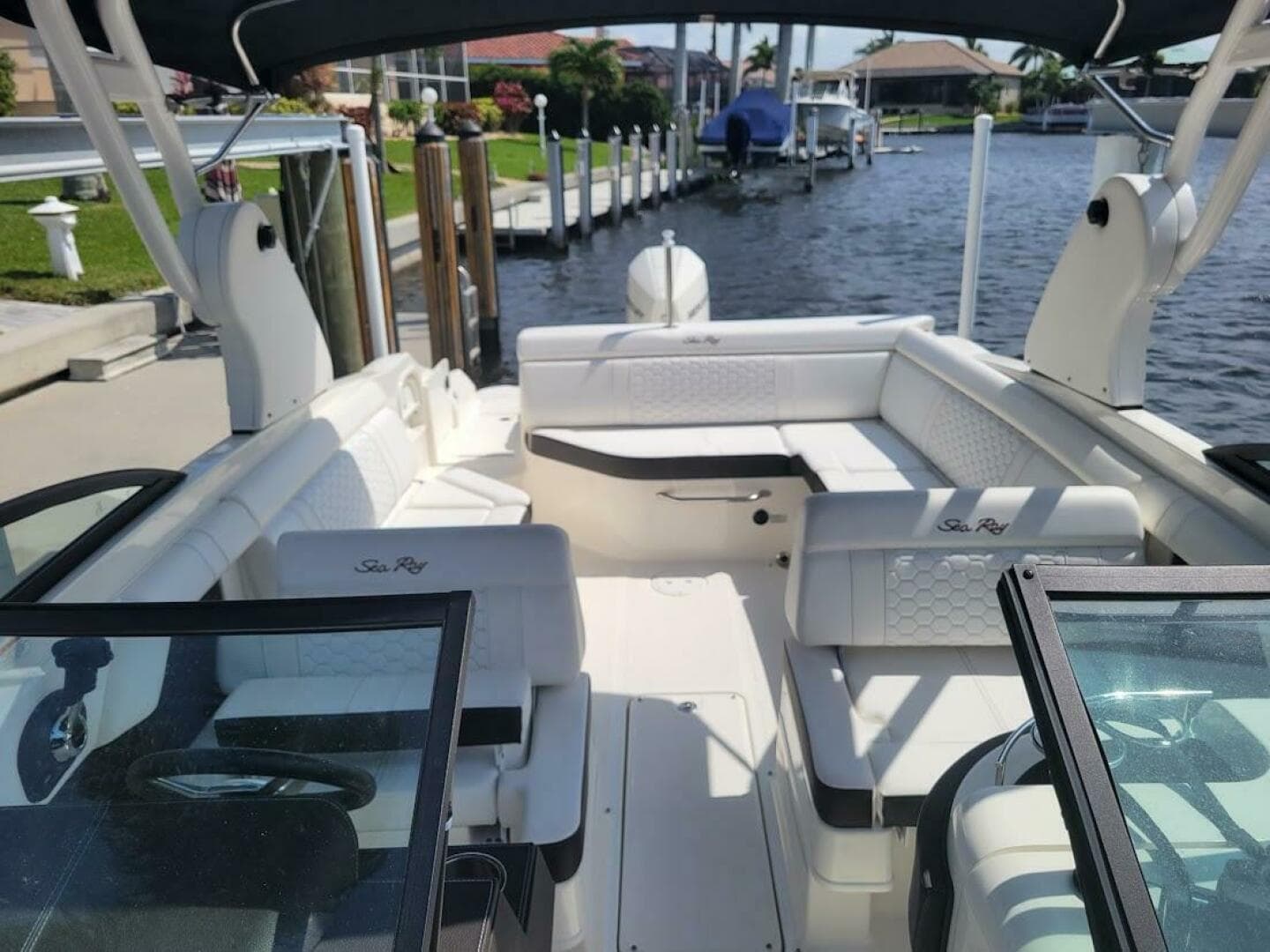 2019 Sea Ray SDX 270 Outboard