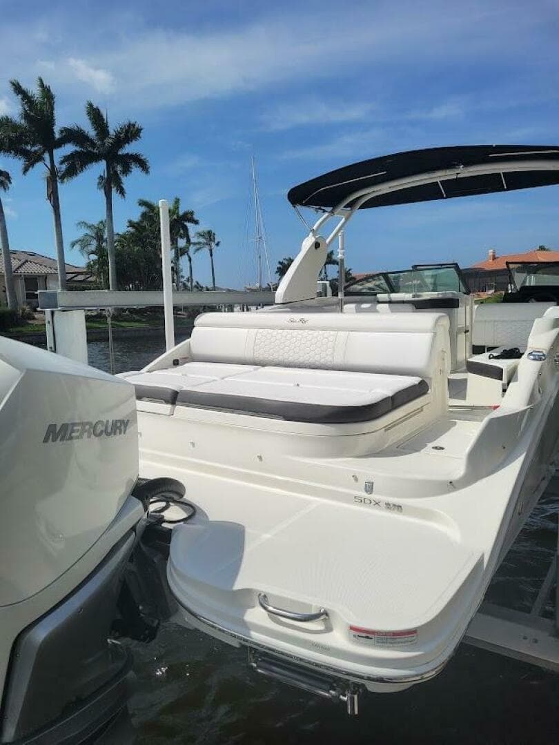 2019 Sea Ray SDX 270 Outboard