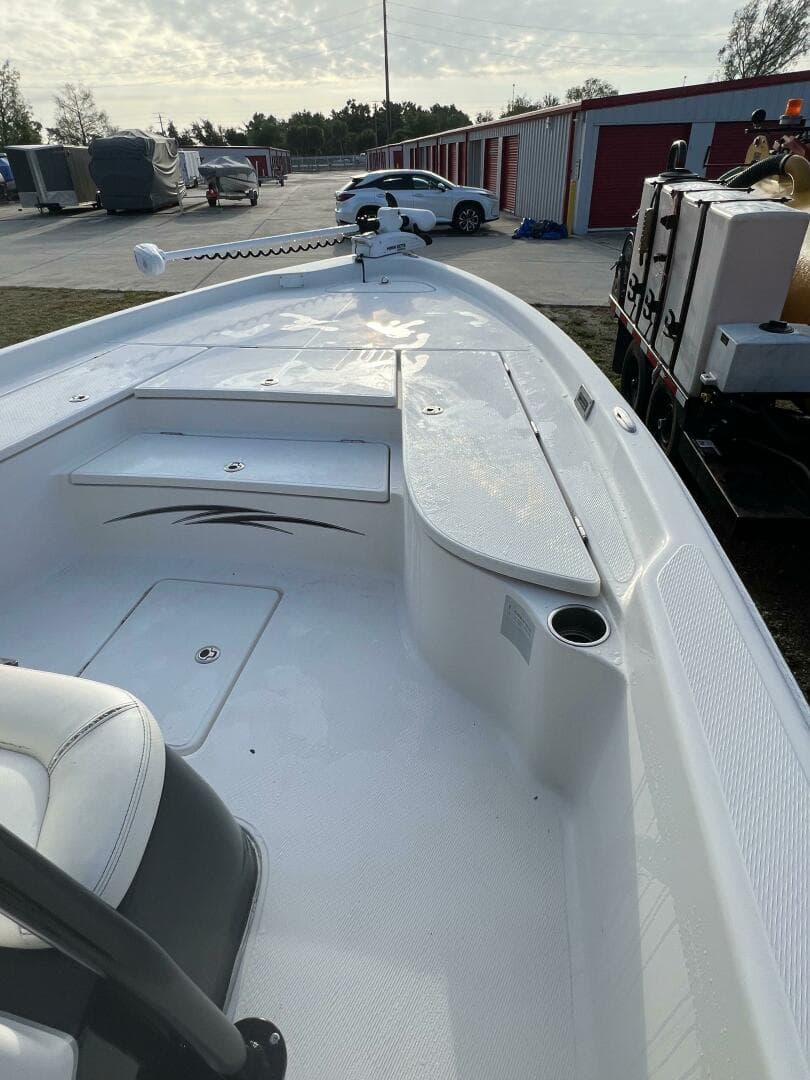 2016 Blue Wave 2400 Pure Bay