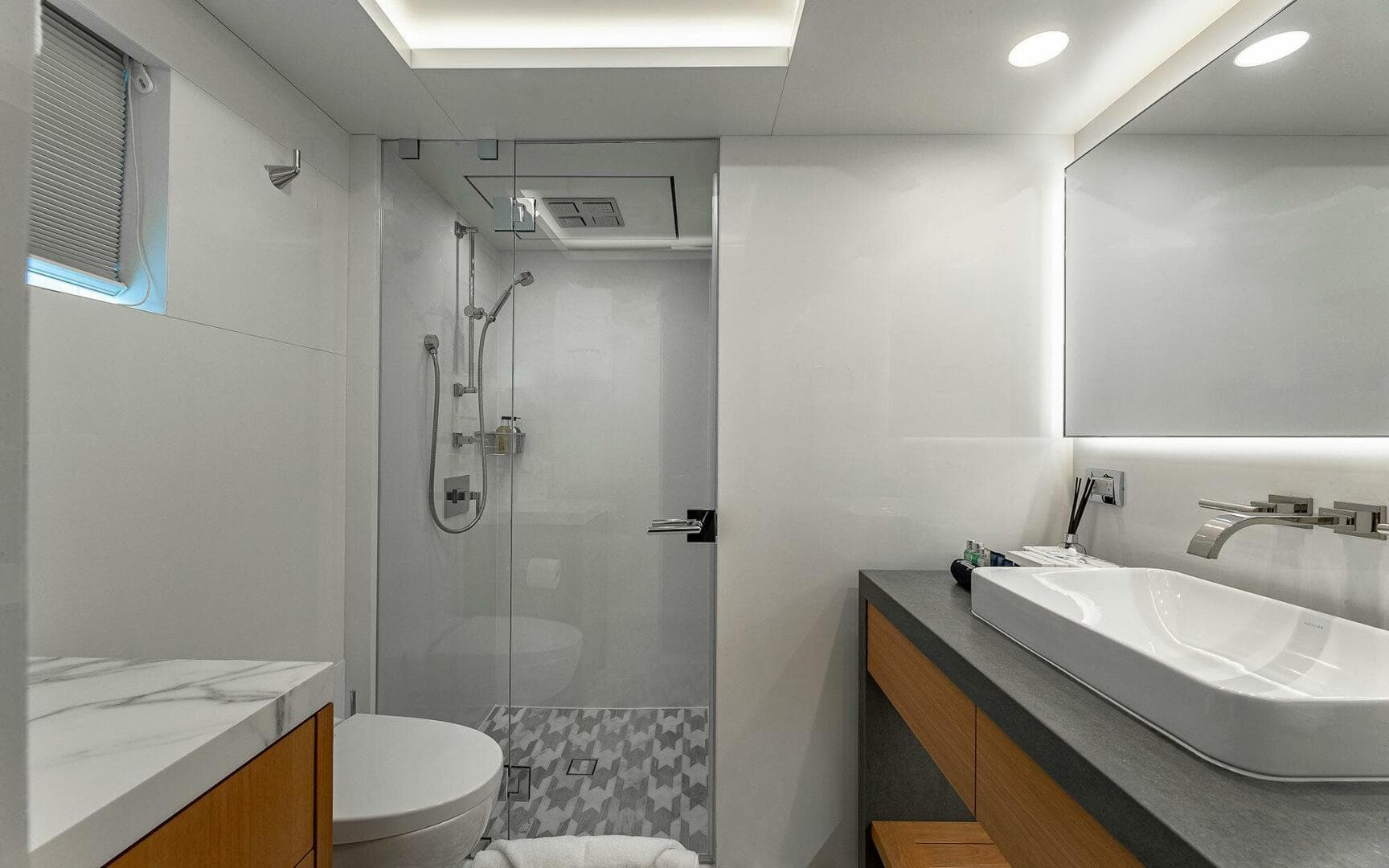 165' Feadship 2000 (REVERIE) Guest Ensuite