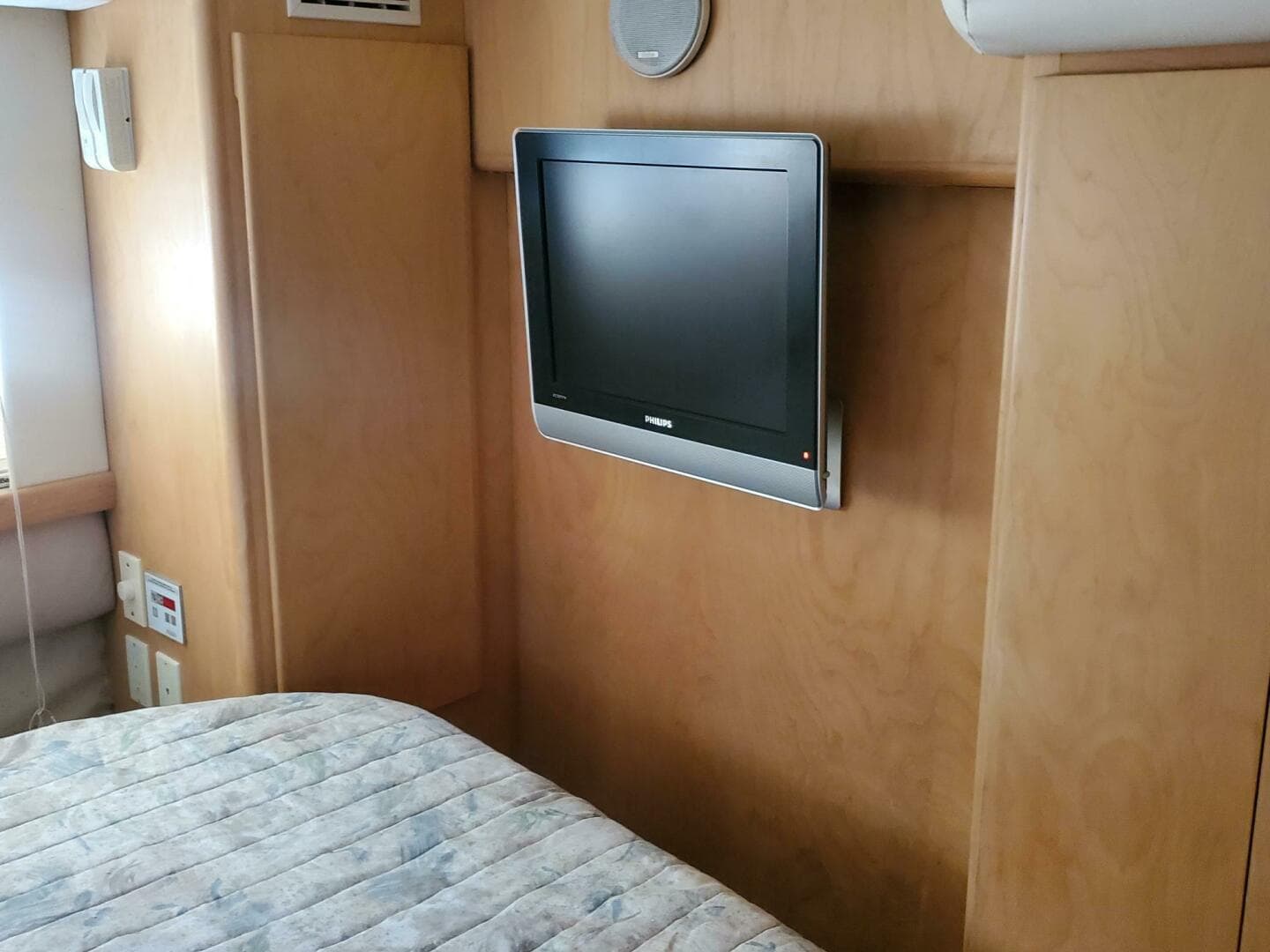 1996 Carver 355