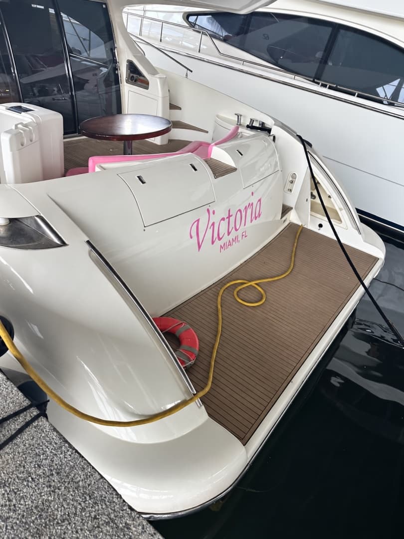 2004 Azimut 62