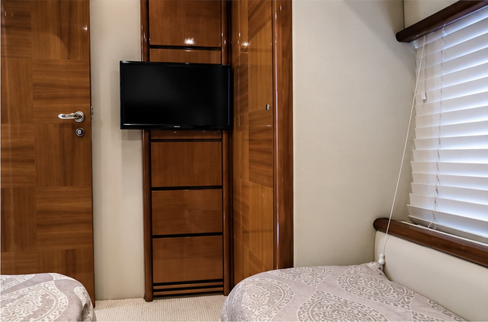 2004 Azimut 62