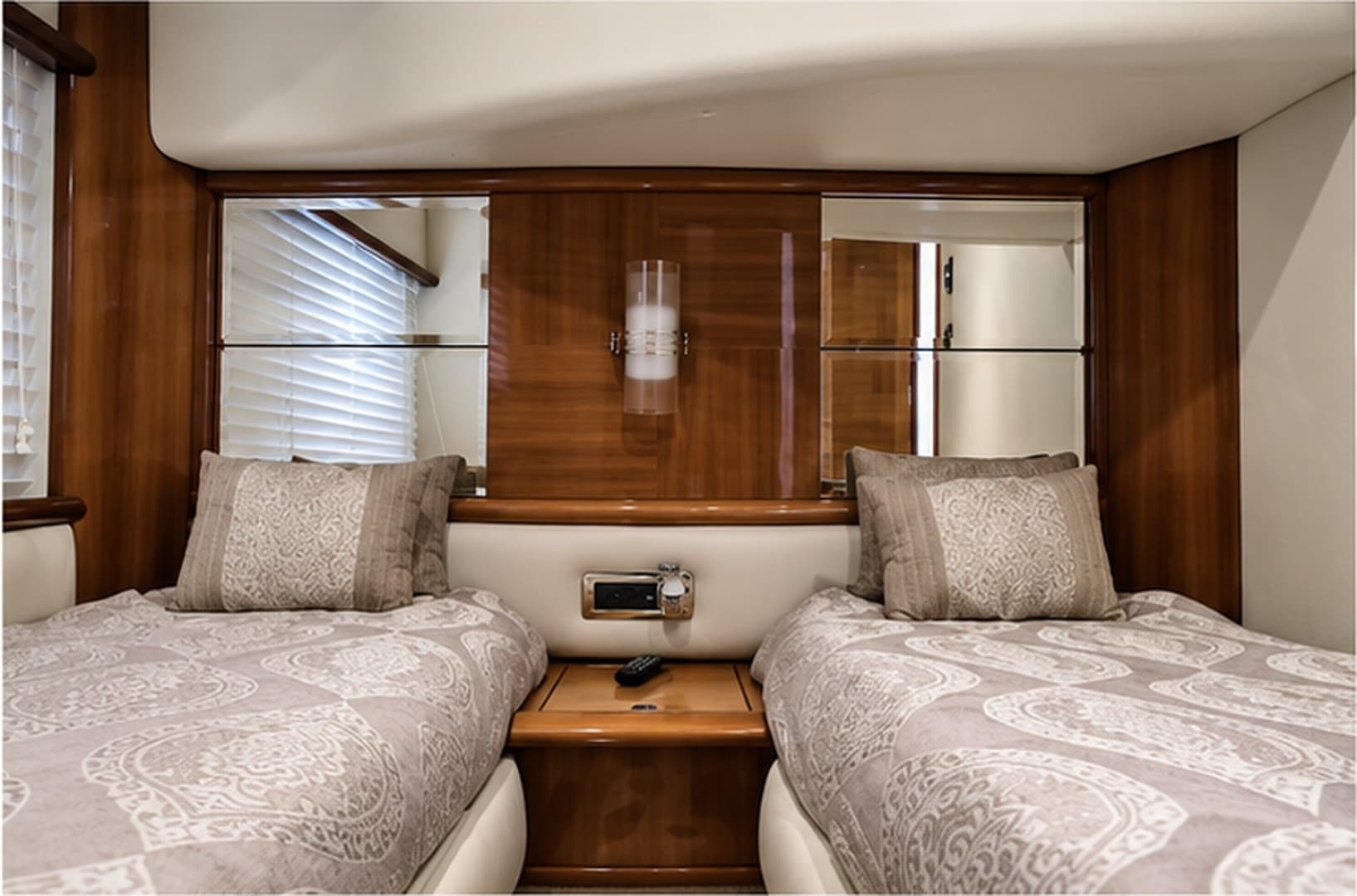 2004 Azimut 62