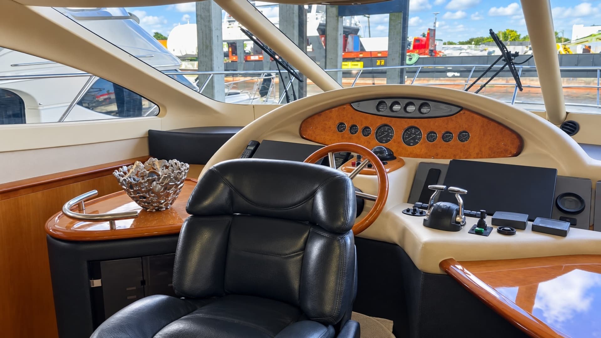 2004 Azimut 62