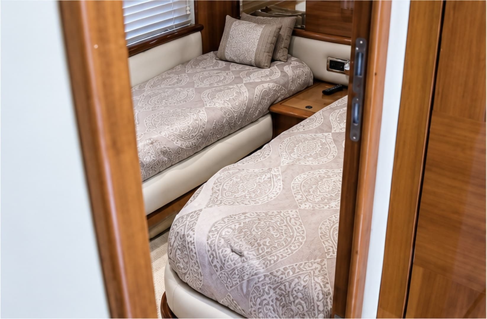2004 Azimut 62