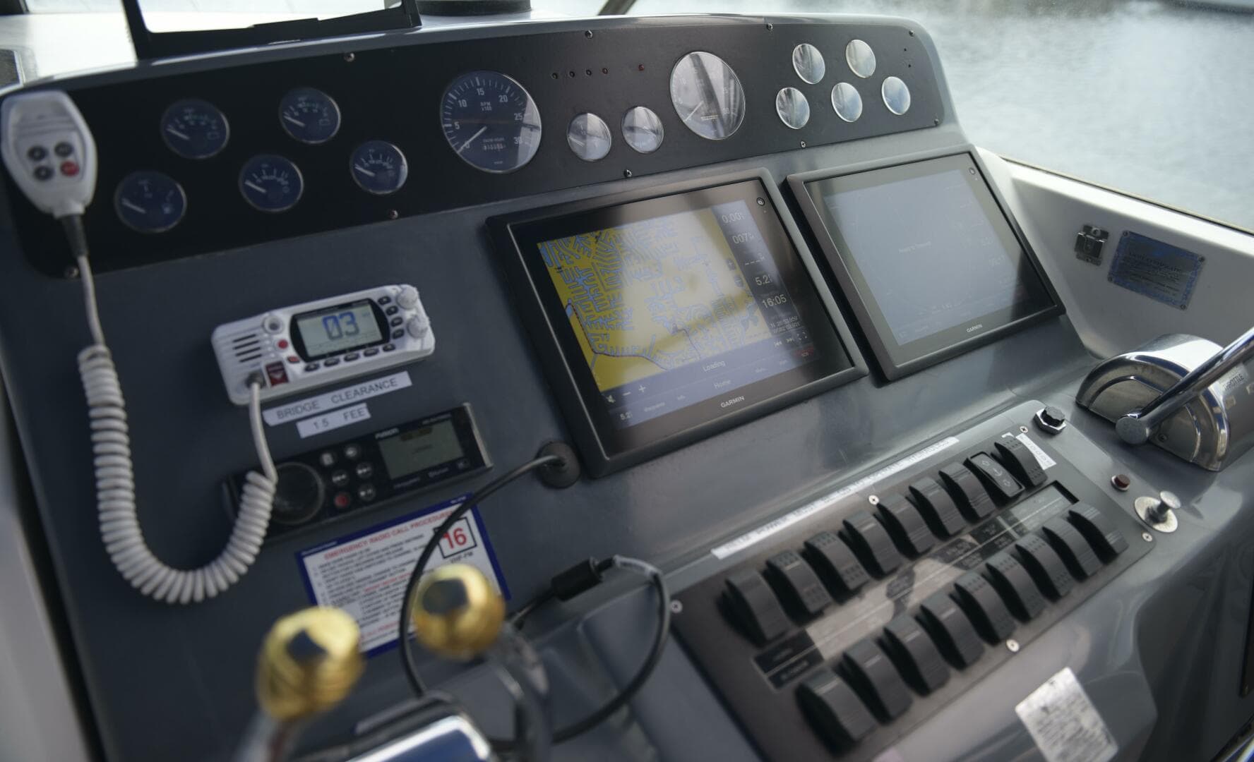 40 Tiara 1995 400 EXP 'SPROUT' Helm