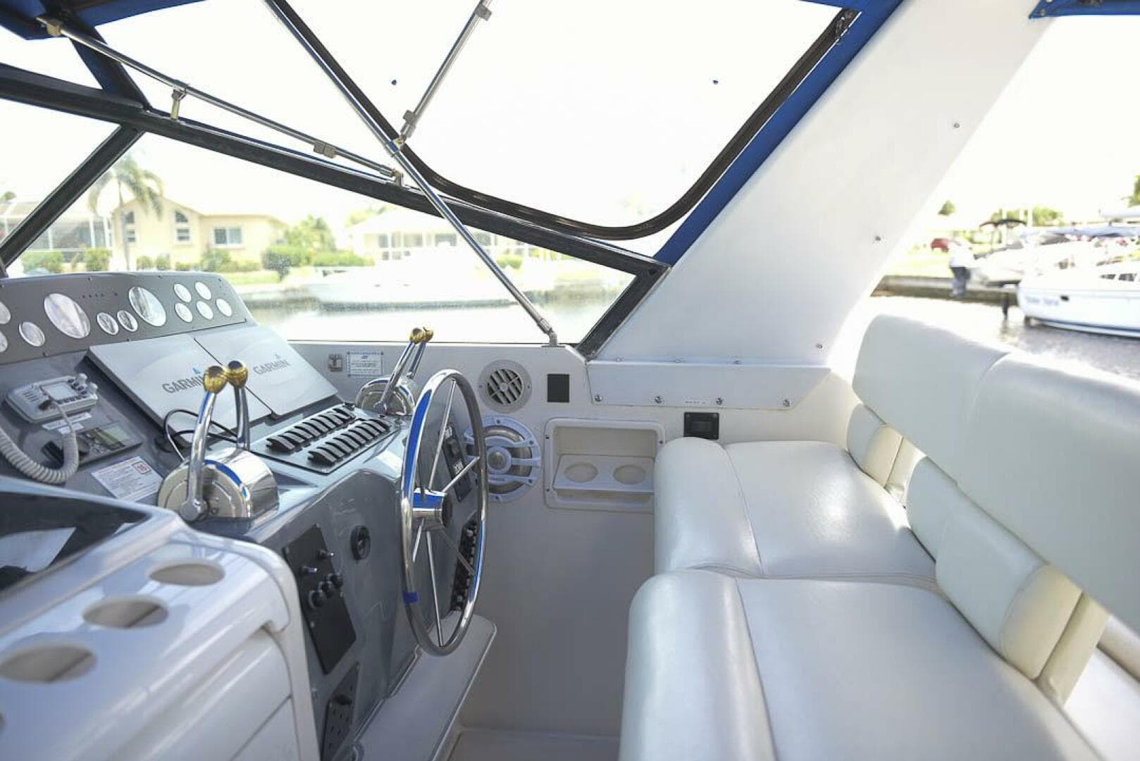40 Tiara 1995 400 EXP 'SPROUT' Helm