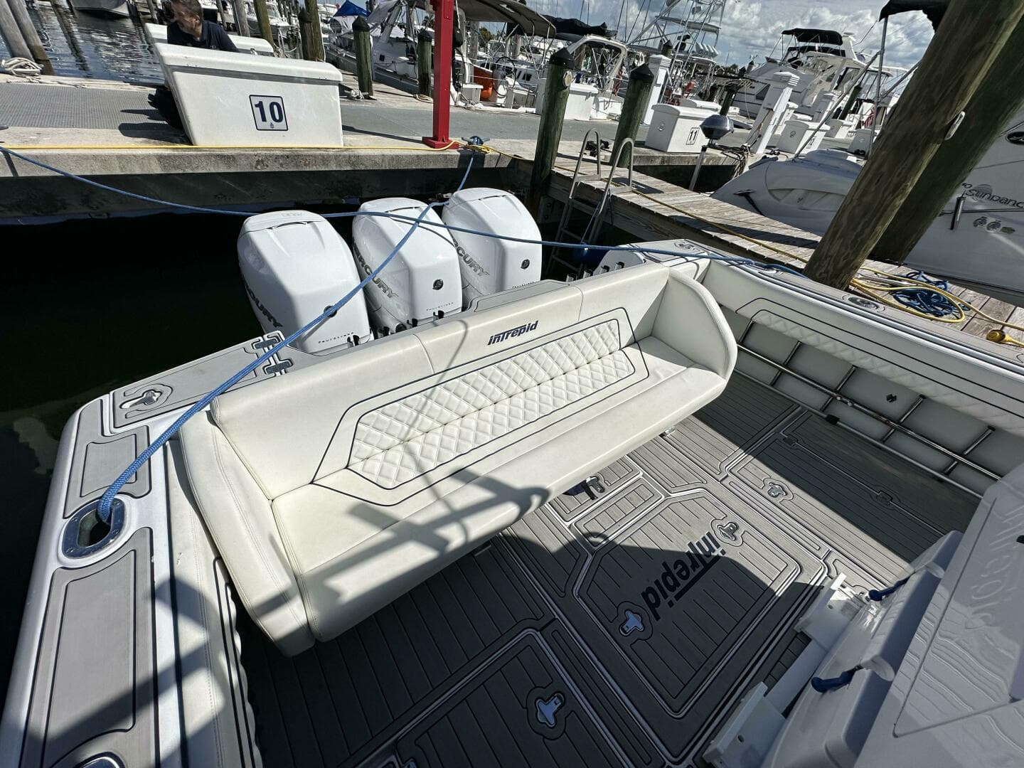 2002 Intrepid 377 Walkaround Cuddy