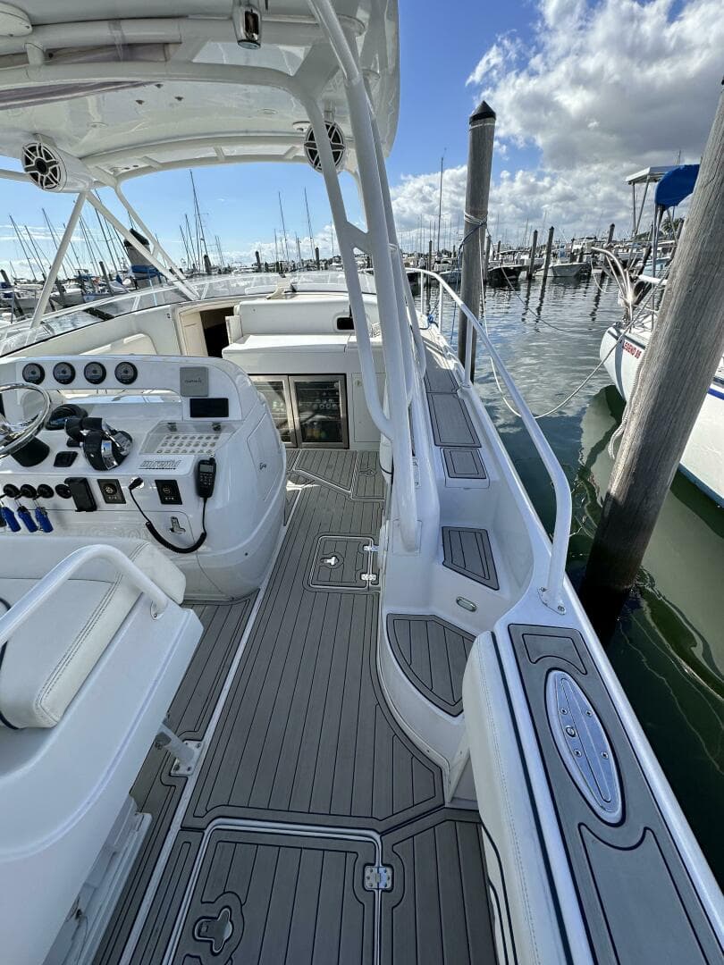 2002 Intrepid 377 Walkaround Cuddy