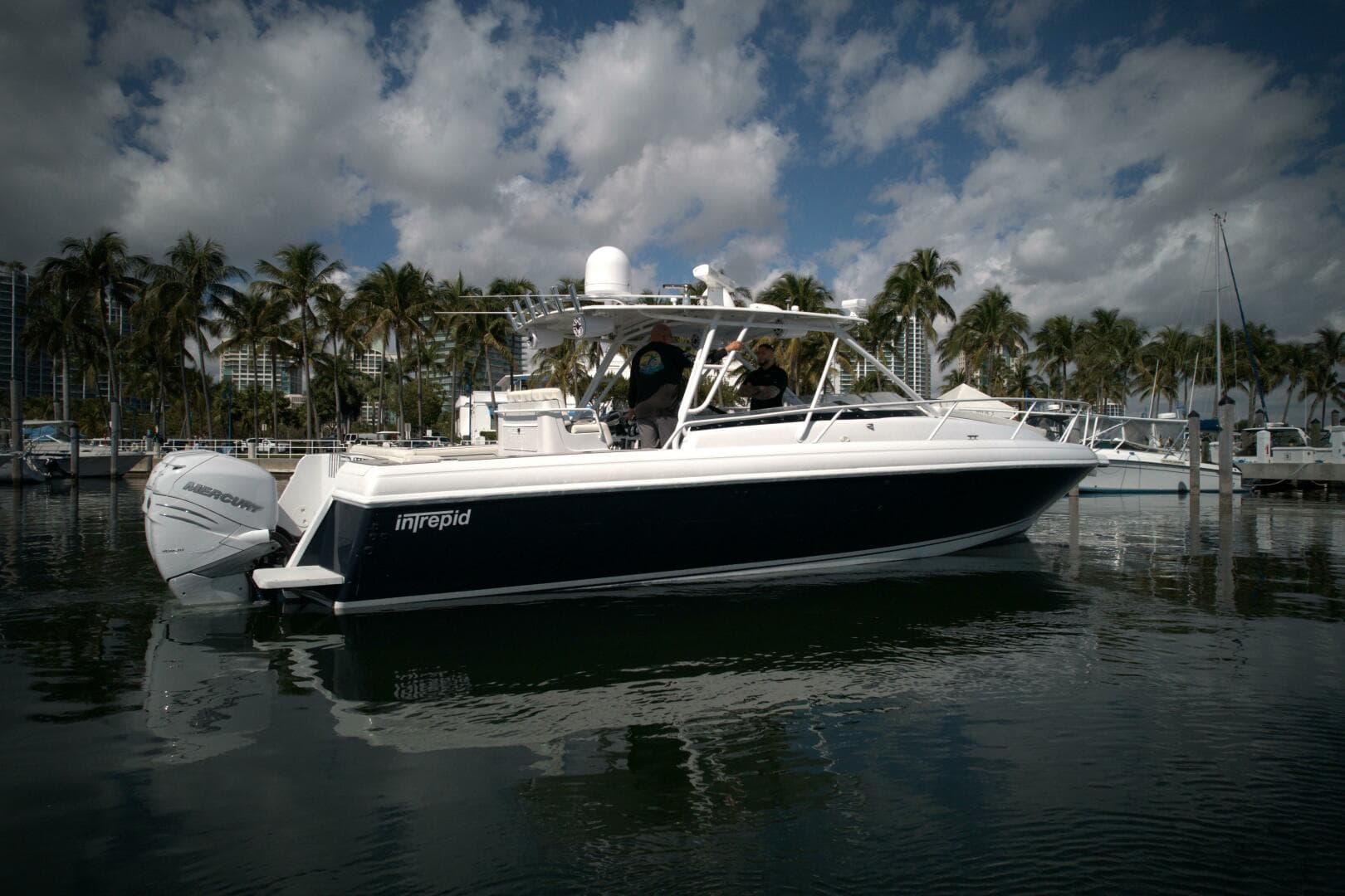 2002 Intrepid 377 Walkaround Cuddy