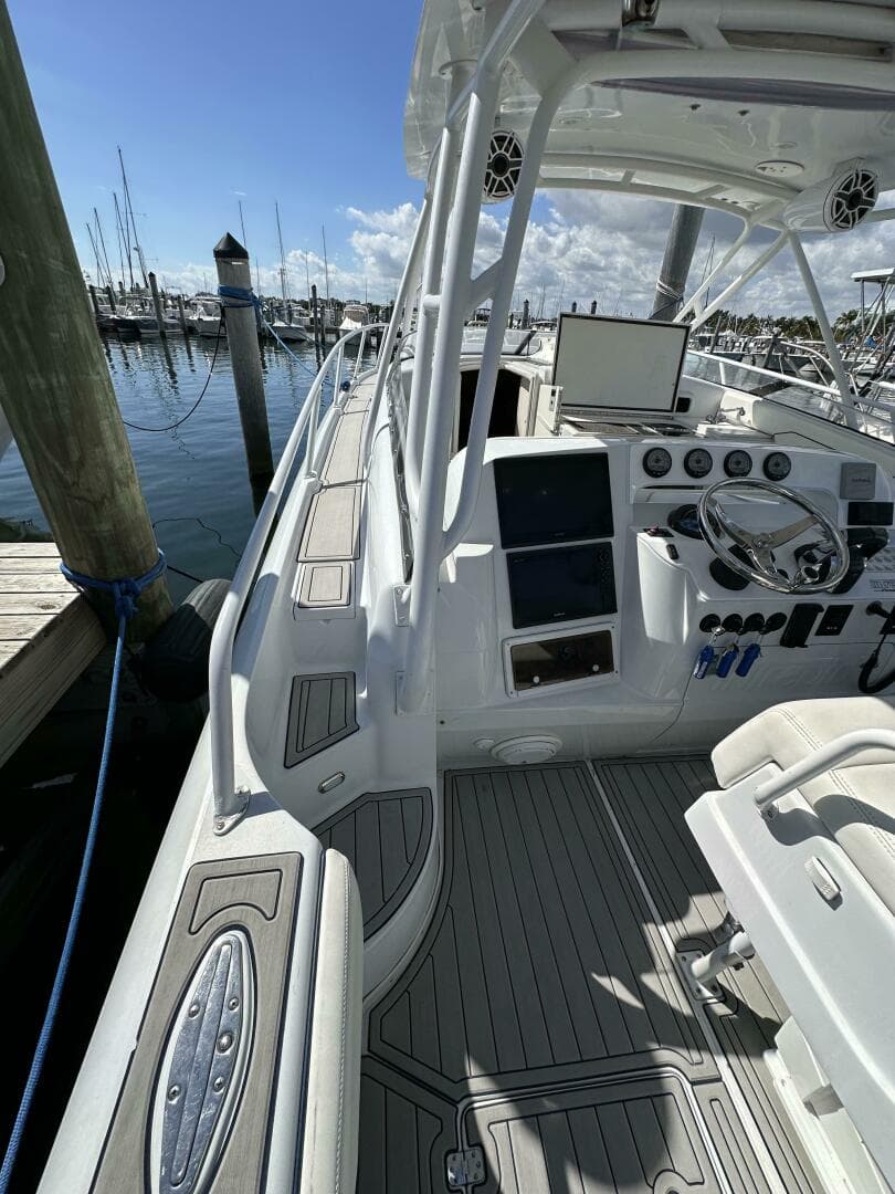 2002 Intrepid 377 Walkaround Cuddy