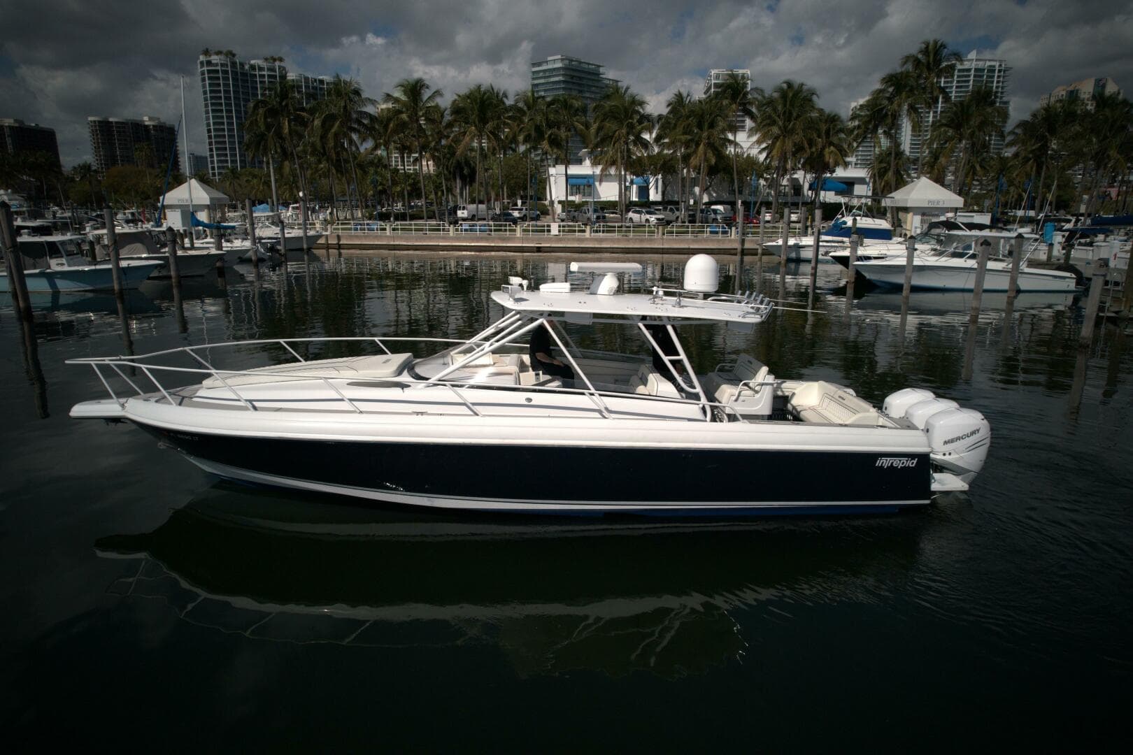 2002 Intrepid 377 Walkaround Cuddy