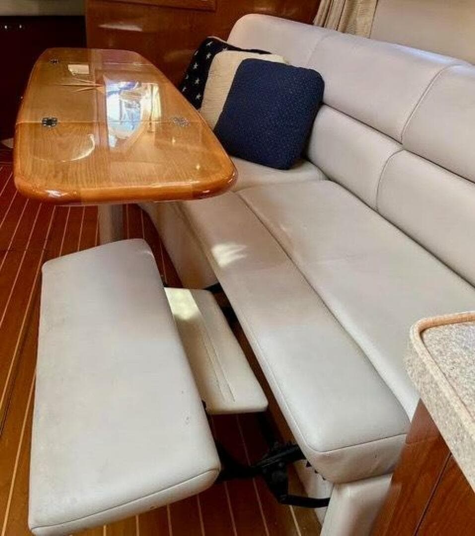 2005 Regal 3560 Commodore