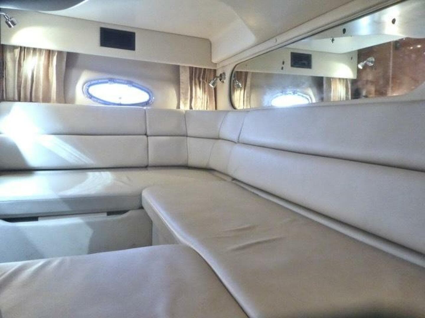 2005 Regal 3560 Commodore