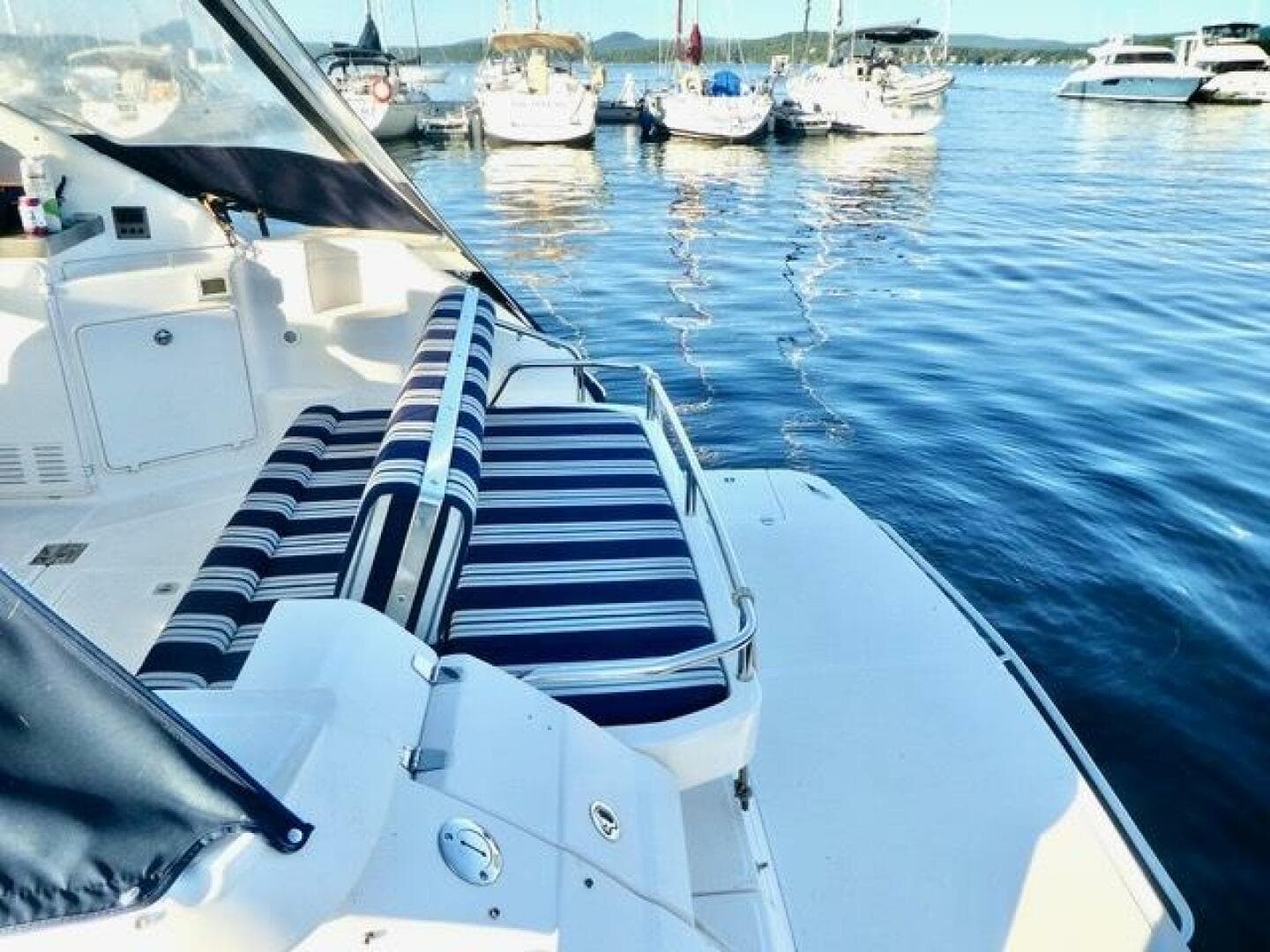 2005 Regal 3560 Commodore