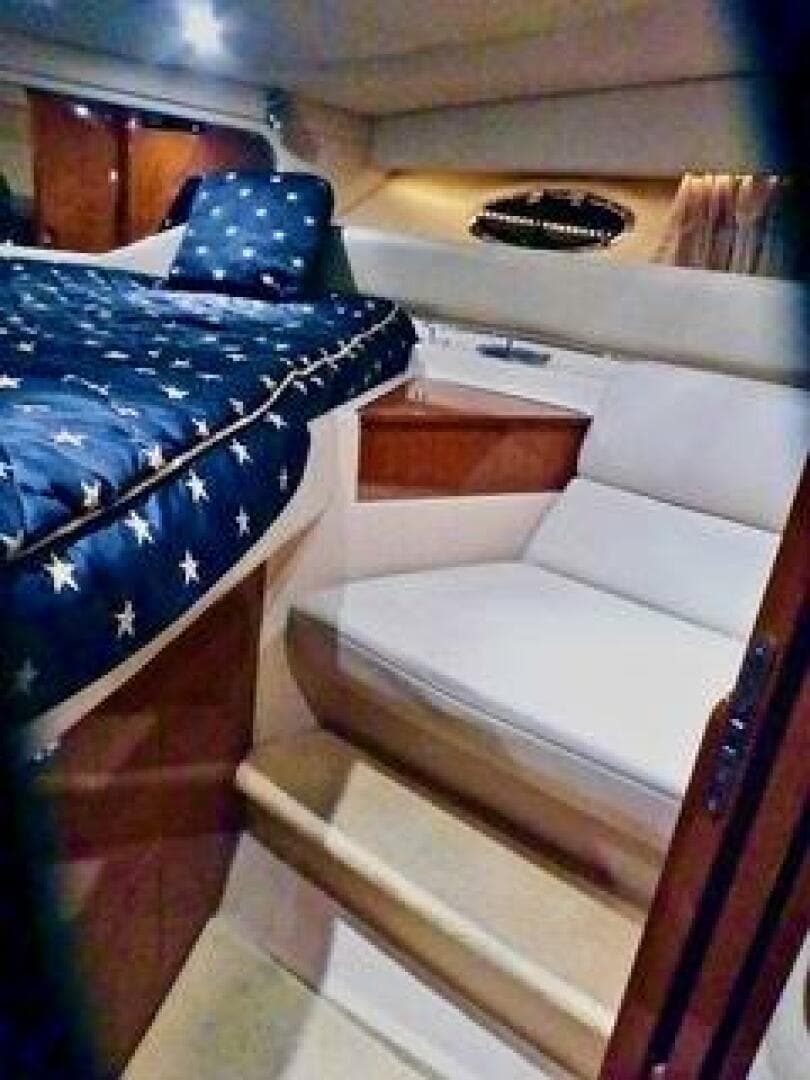 2005 Regal 3560 Commodore