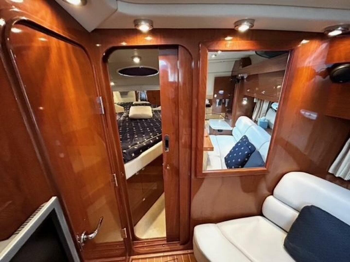 2005 Regal 3560 Commodore