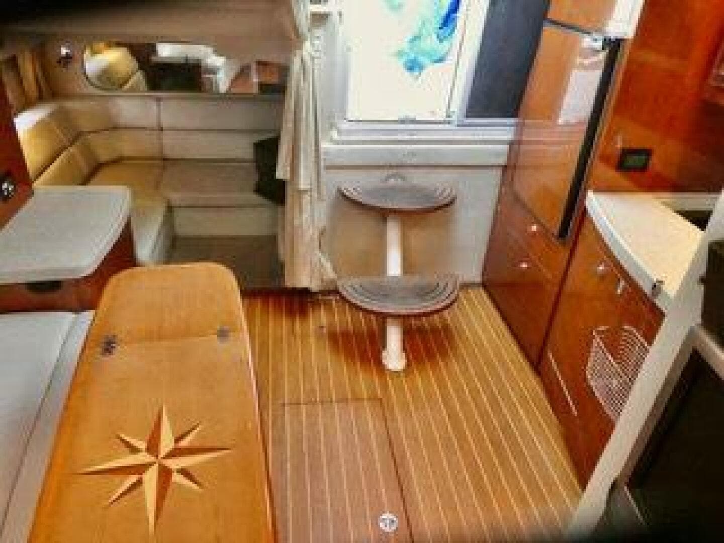 2005 Regal 3560 Commodore