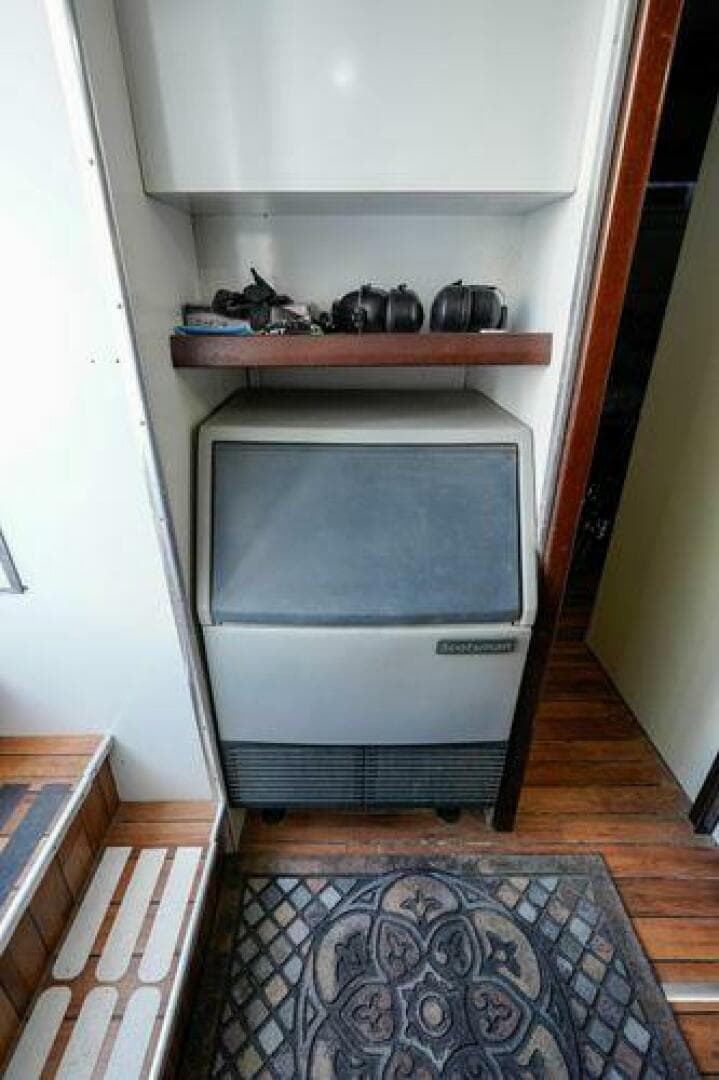1997 Hatteras 90