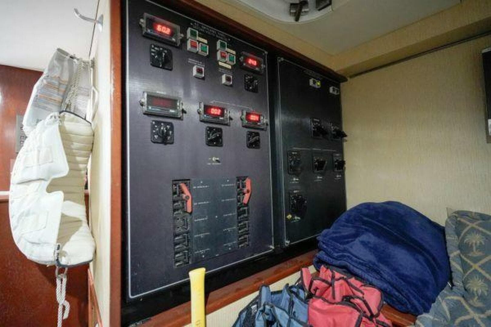 1997 Hatteras 90