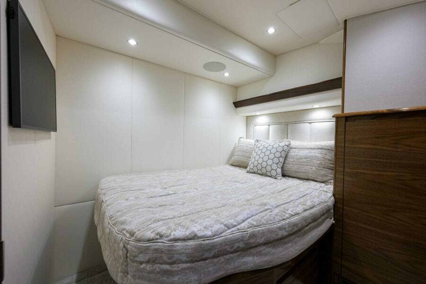 Viking 54 - TROUBLE FREE - Master Stateroom