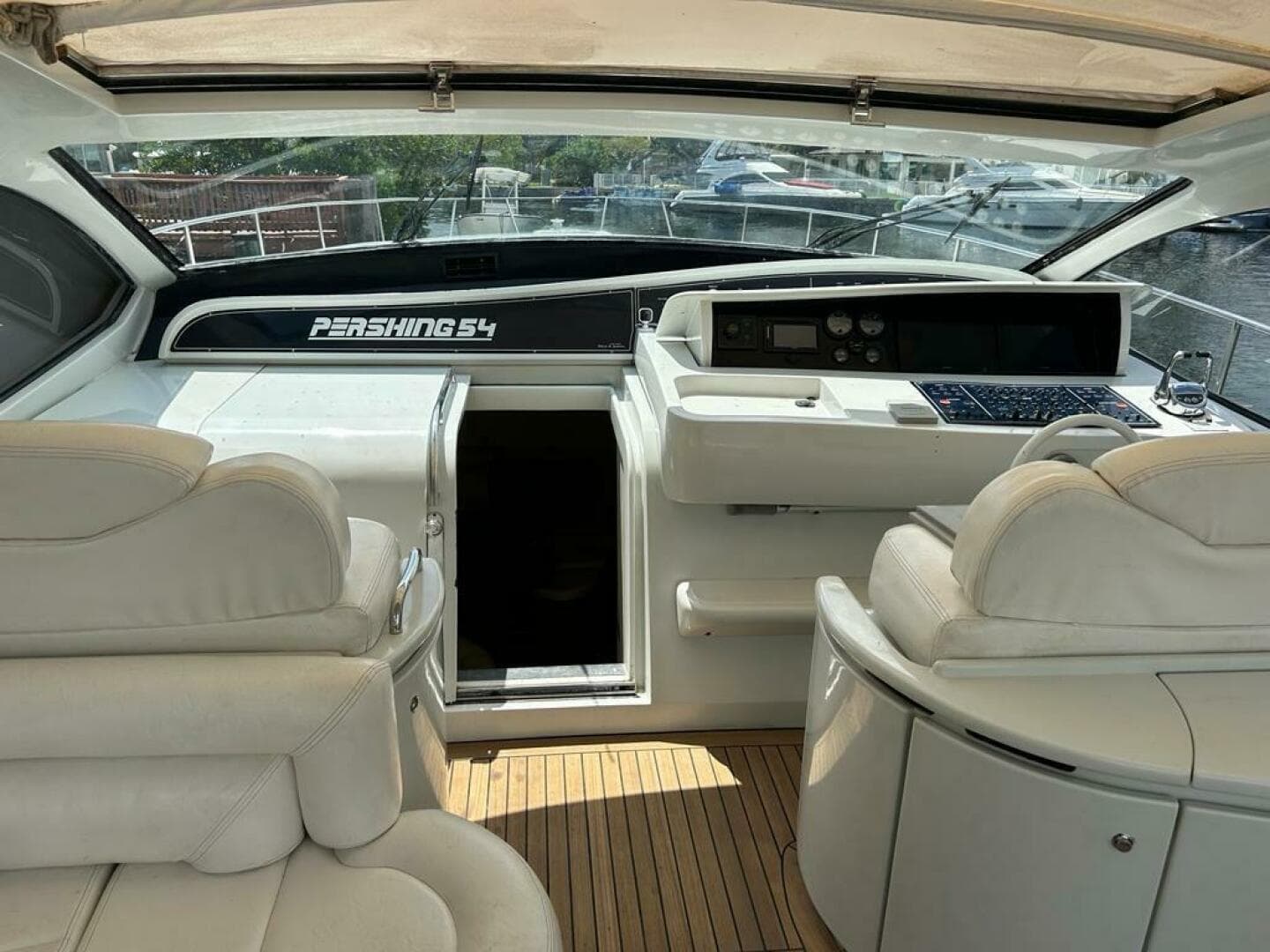 1999 Pershing 54