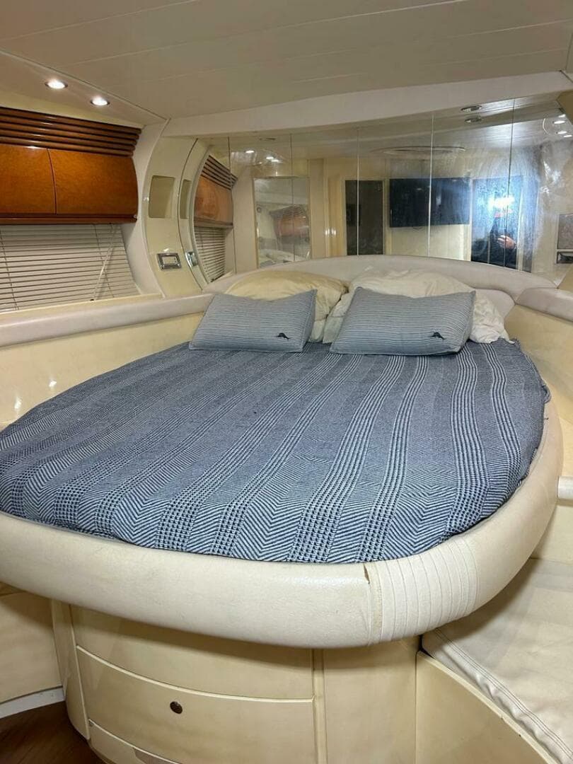 1999 Pershing 54
