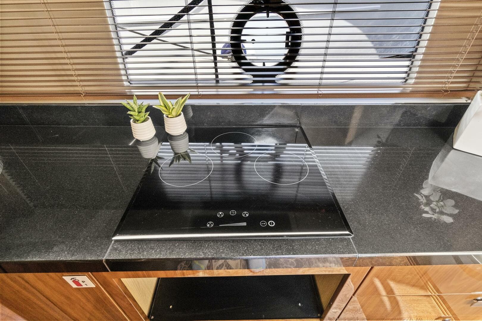 2017 Sunseeker 68 Sport Yacht