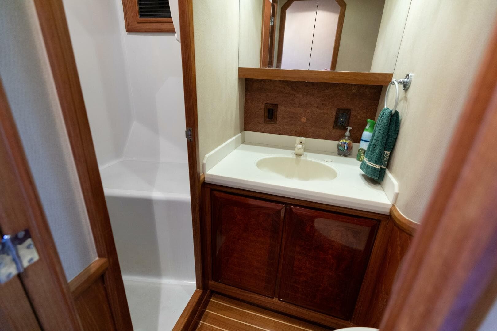 1998 Miller Marine 60' Convertible CAT'N'AROUND-Guest Head