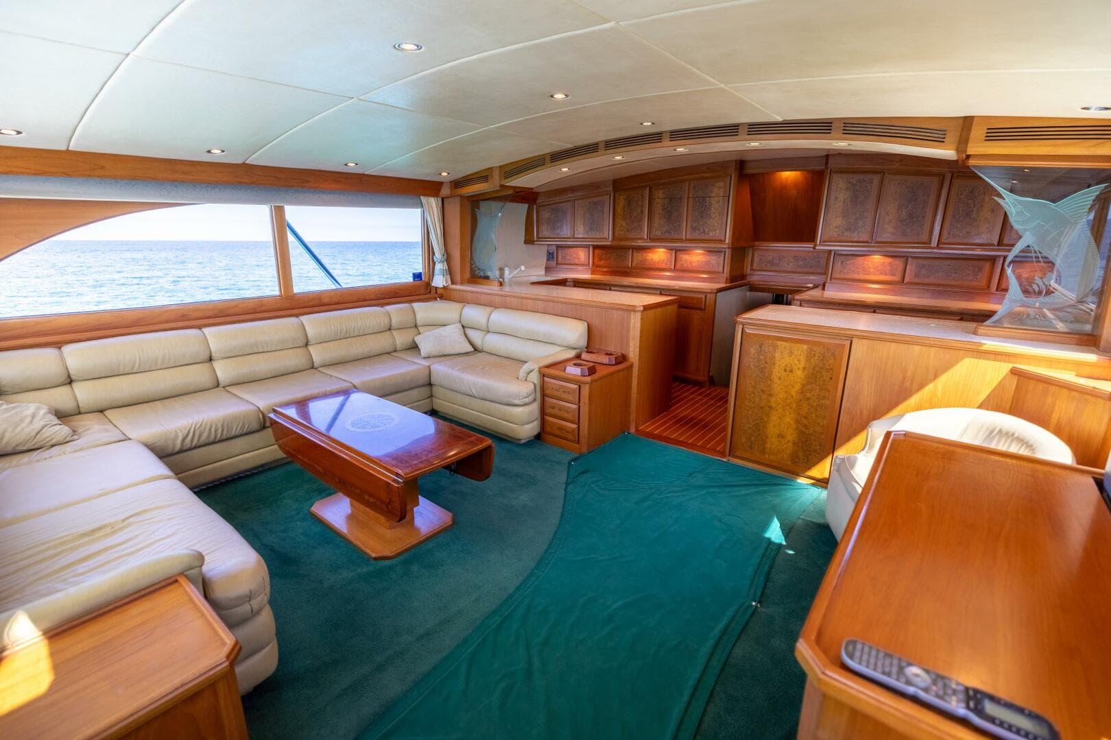 1998 Miller Marine 60' Convertible CAT'N'AROUND-Salon 3