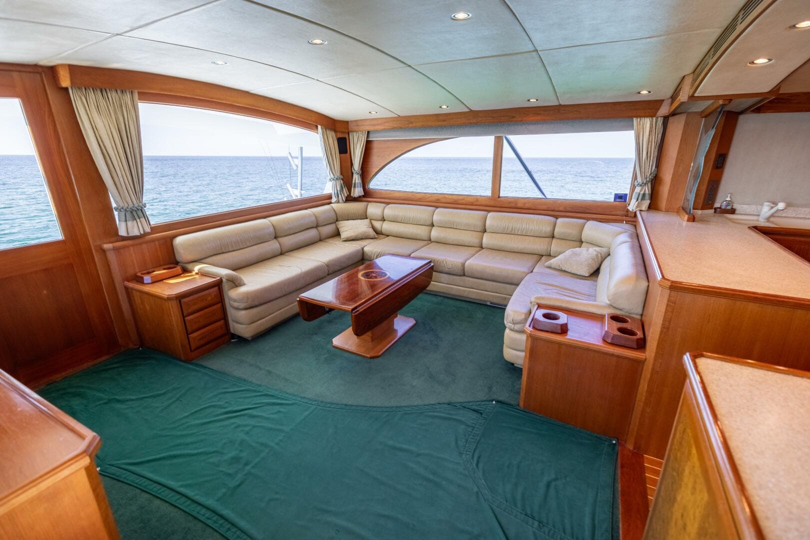 1998 Miller Marine 60' Convertible CAT'N'AROUND-Salon 2