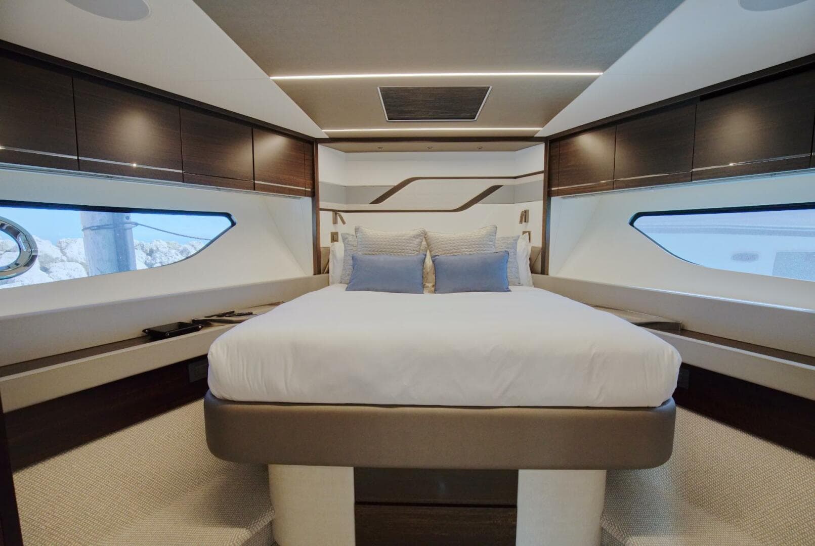 2023 Sunseeker Sport Yacht