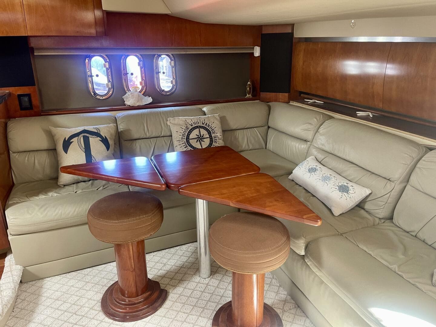 2006 Cruisers Yachts 420 Express