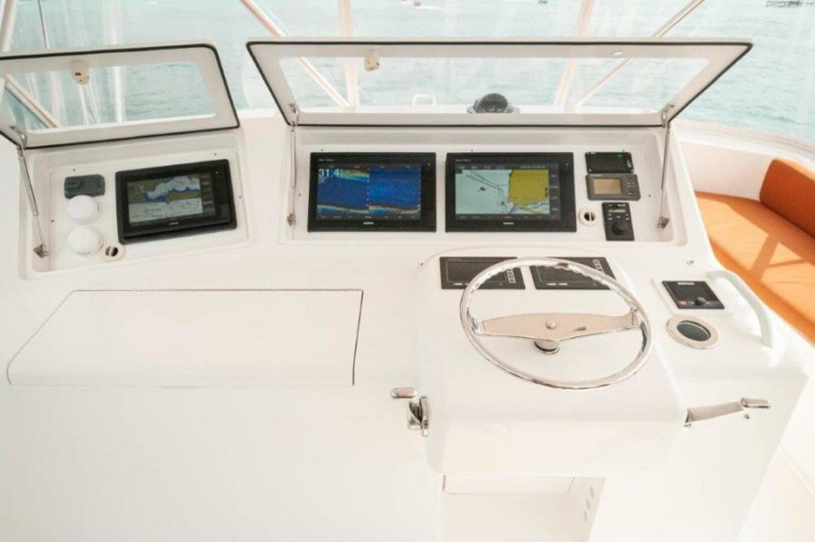 2006 45 Viking Convertible Helm (1)