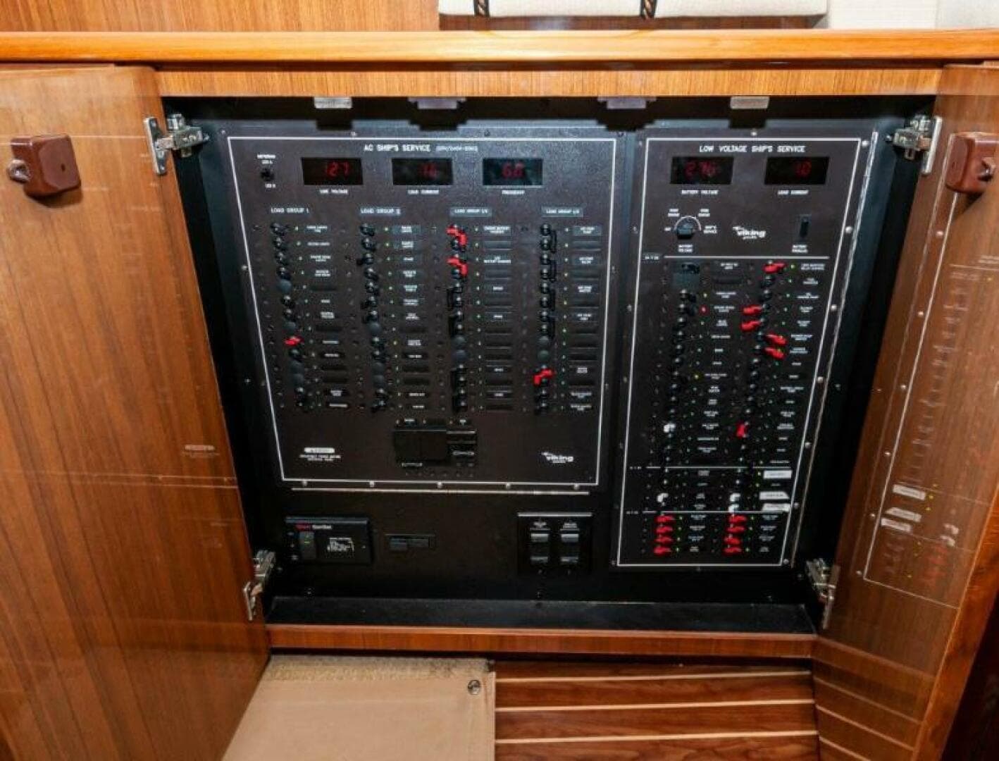 2006 45 Viking Convertible Breakers