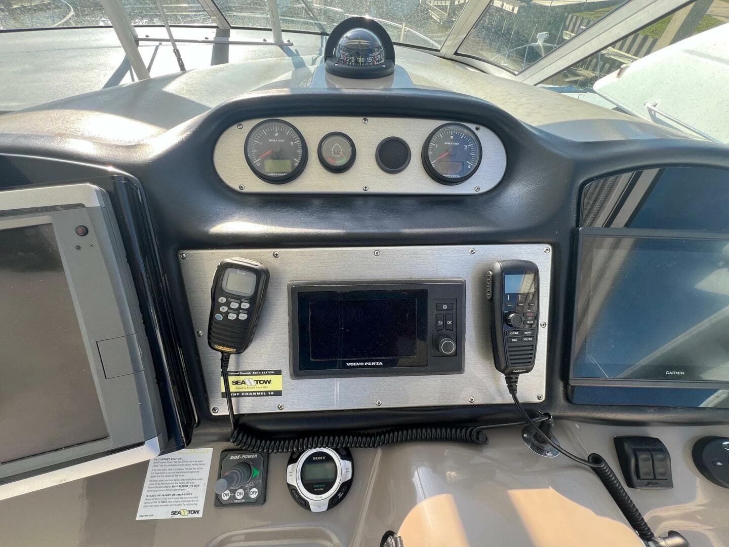 2011 Cruisers Yachts 415 MY