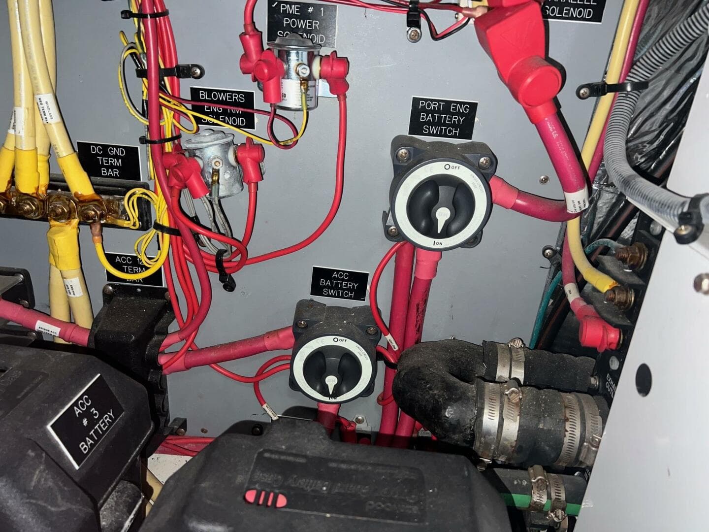 2011 Cruisers Yachts 415 MY