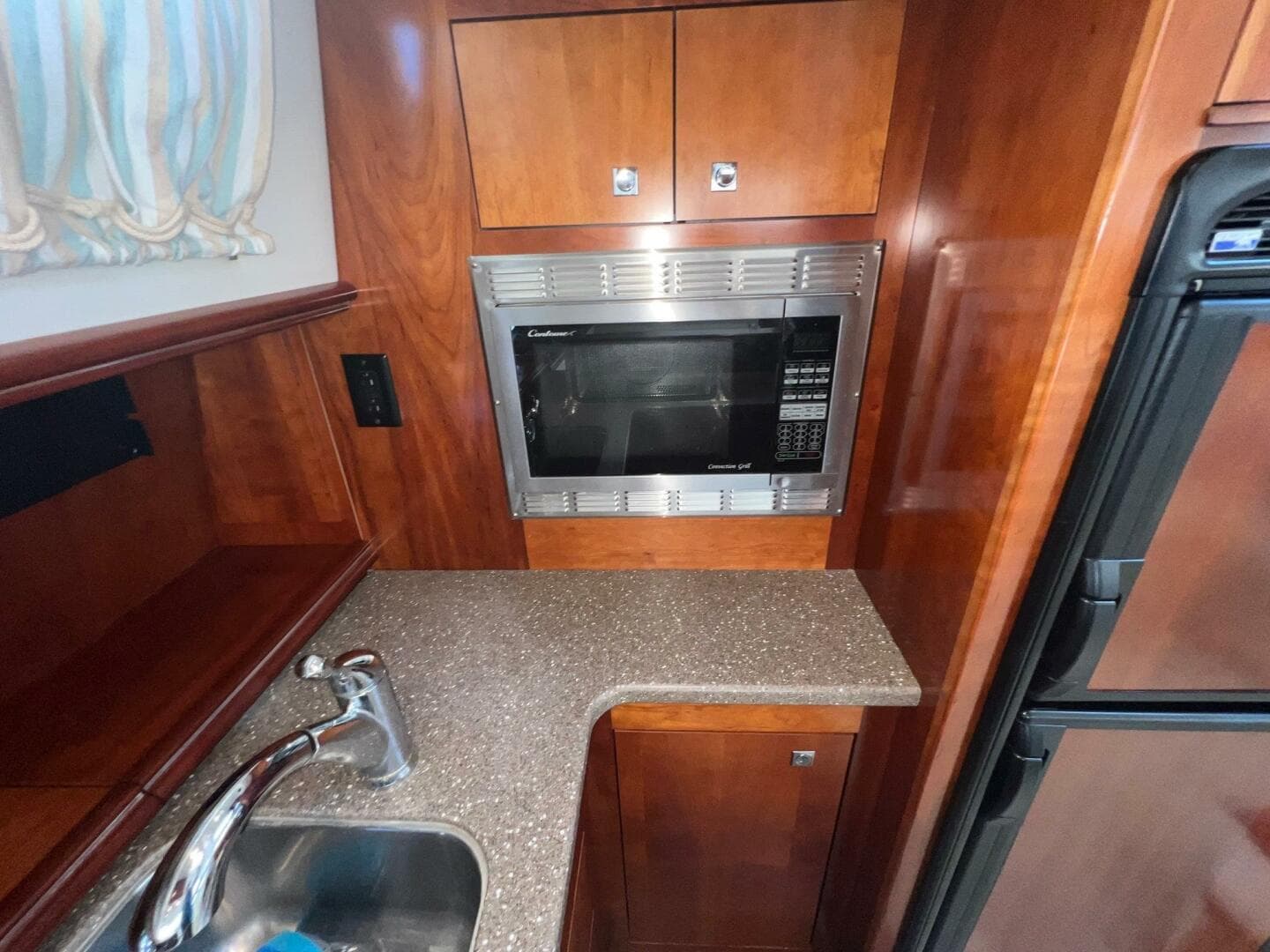 2011 Cruisers Yachts 415 MY