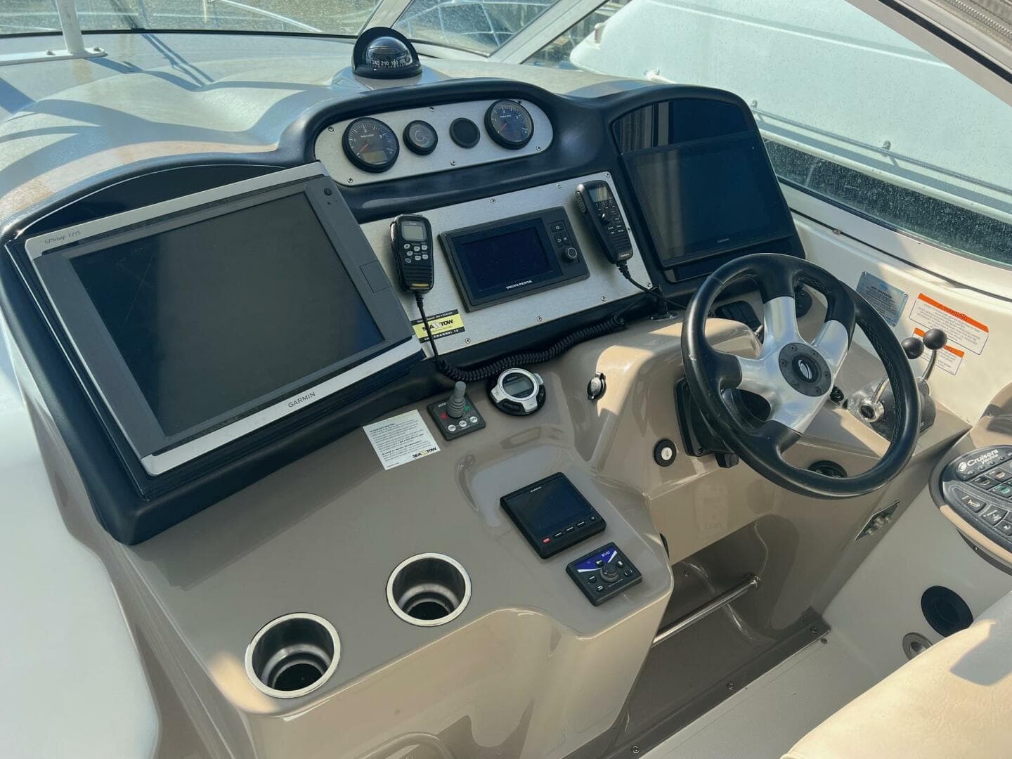 2011 Cruisers Yachts 415 MY