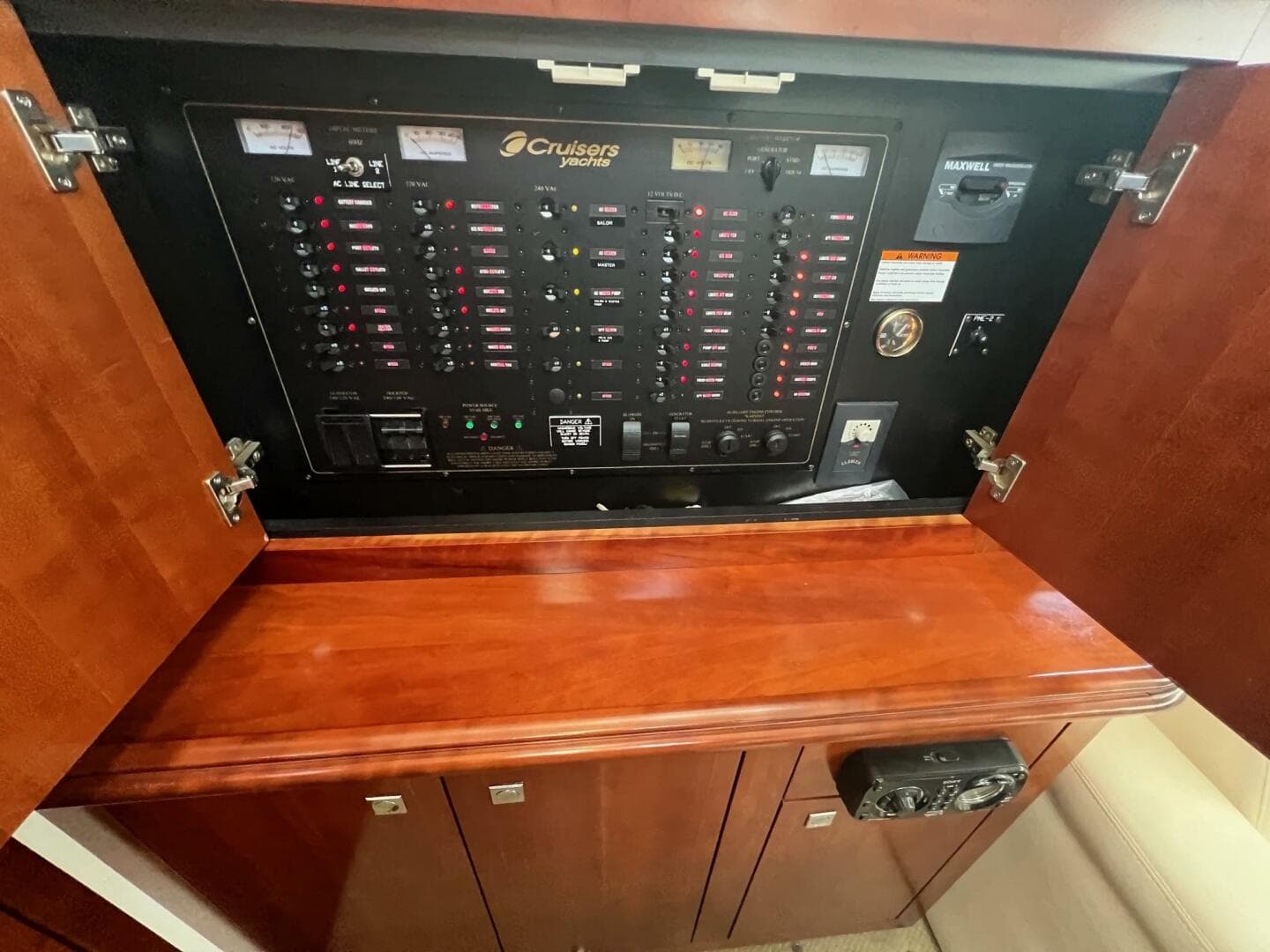 2011 Cruisers Yachts 415 MY