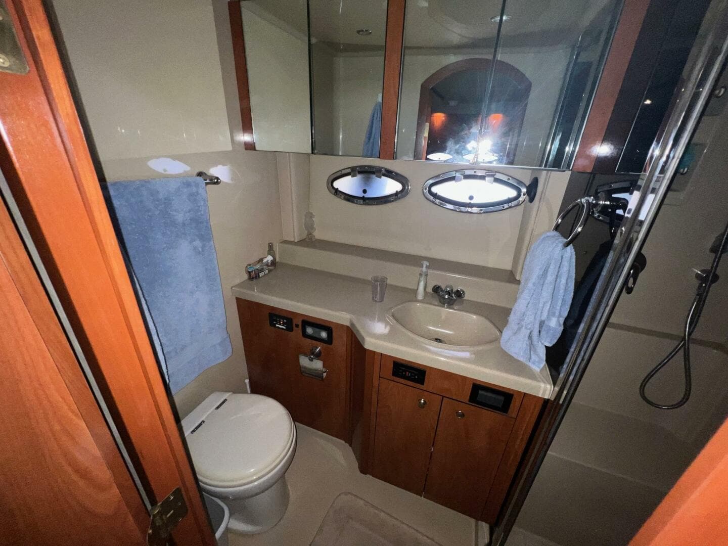 2011 Cruisers Yachts 415 MY