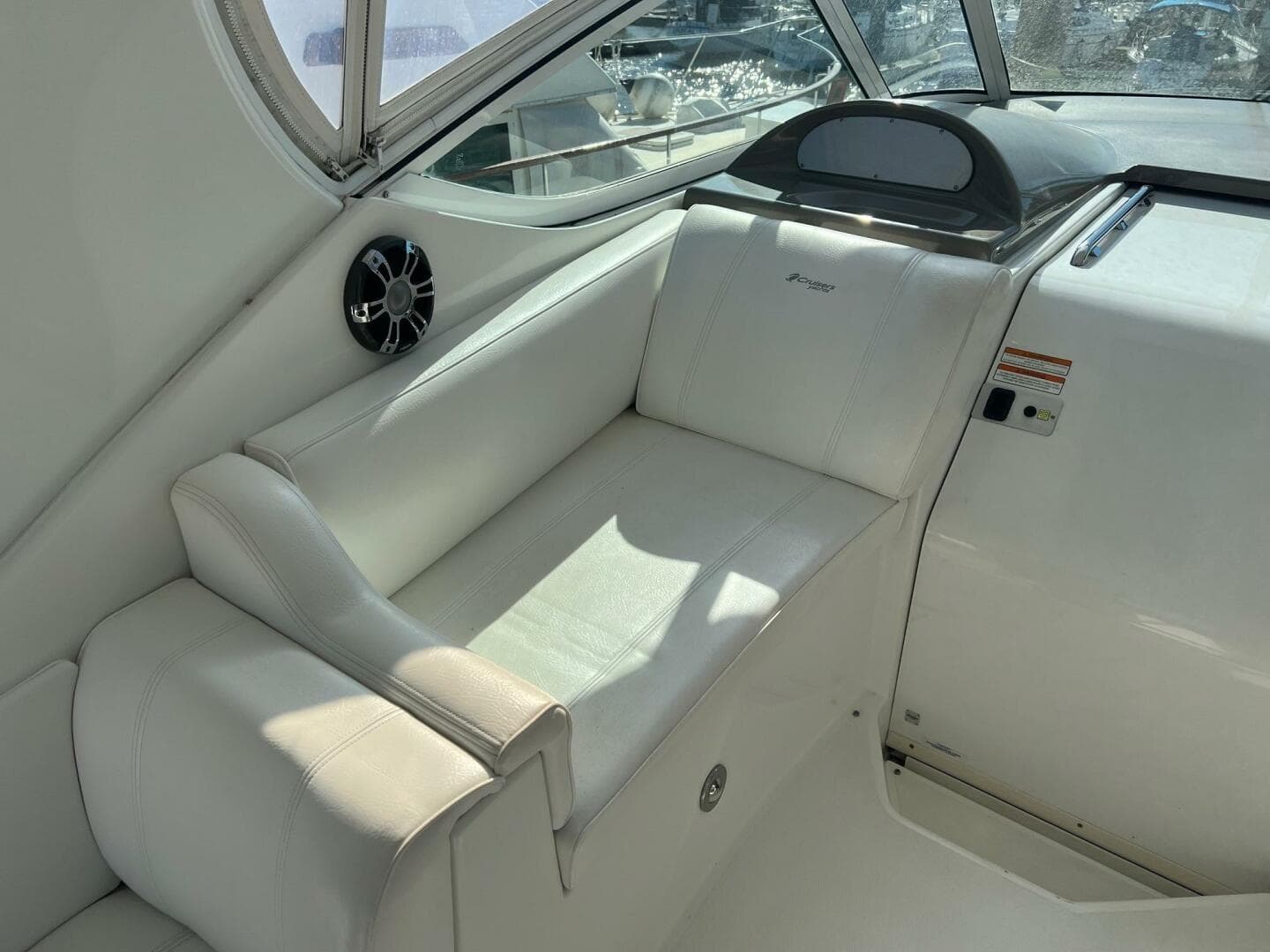 2011 Cruisers Yachts 415 MY