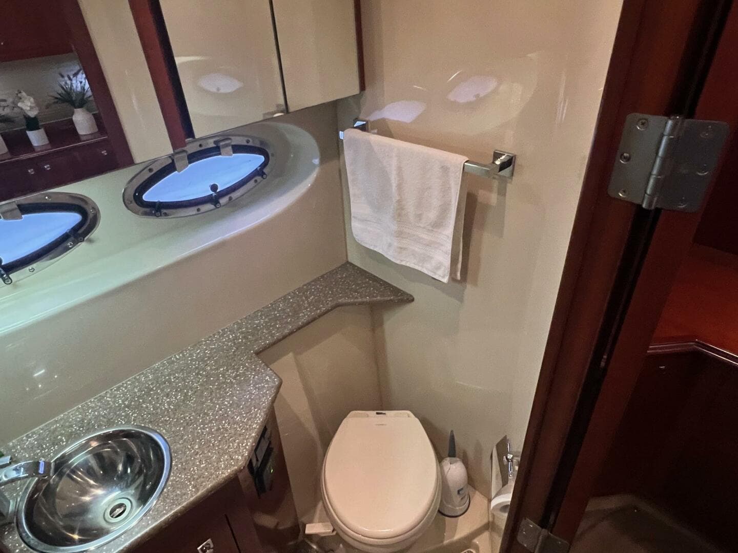 2011 Cruisers Yachts 415 MY