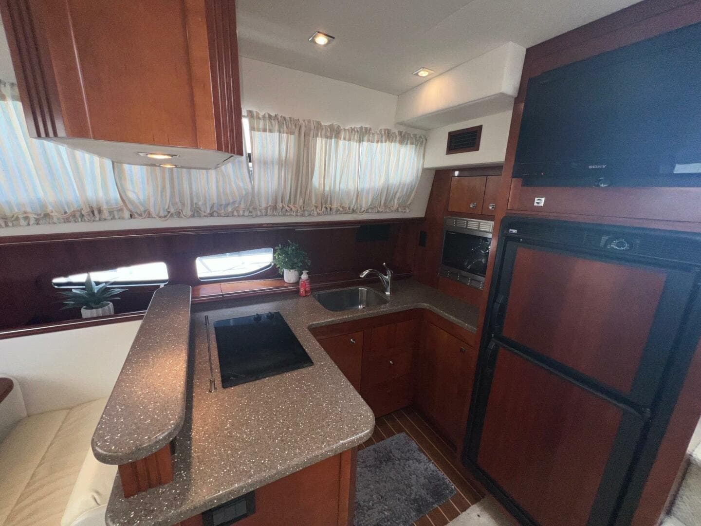 2011 Cruisers Yachts 415 MY